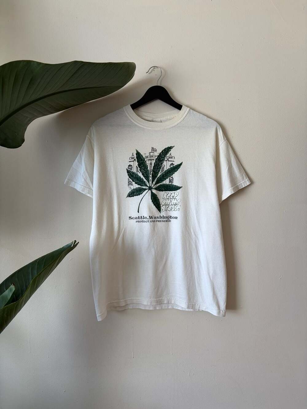 Vintage Gildan Heavy Cotton Seattle Washington Keep Off The Grass Weed T-Shirt M